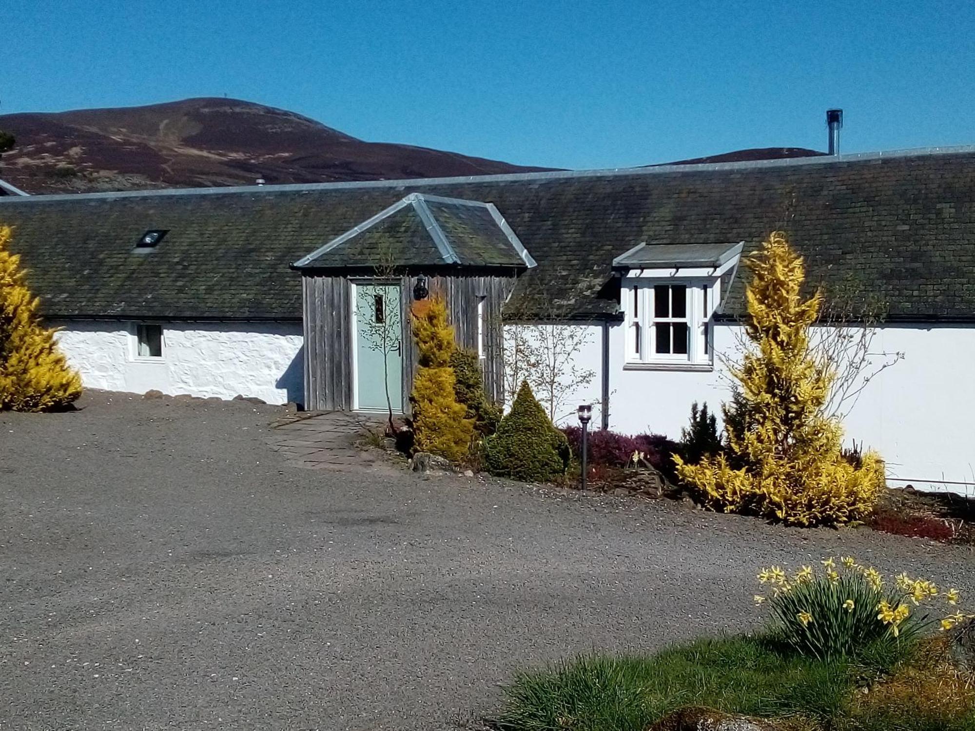 Dalnoid Cottages & Treehouses Nr Glenshee Екстер'єр фото