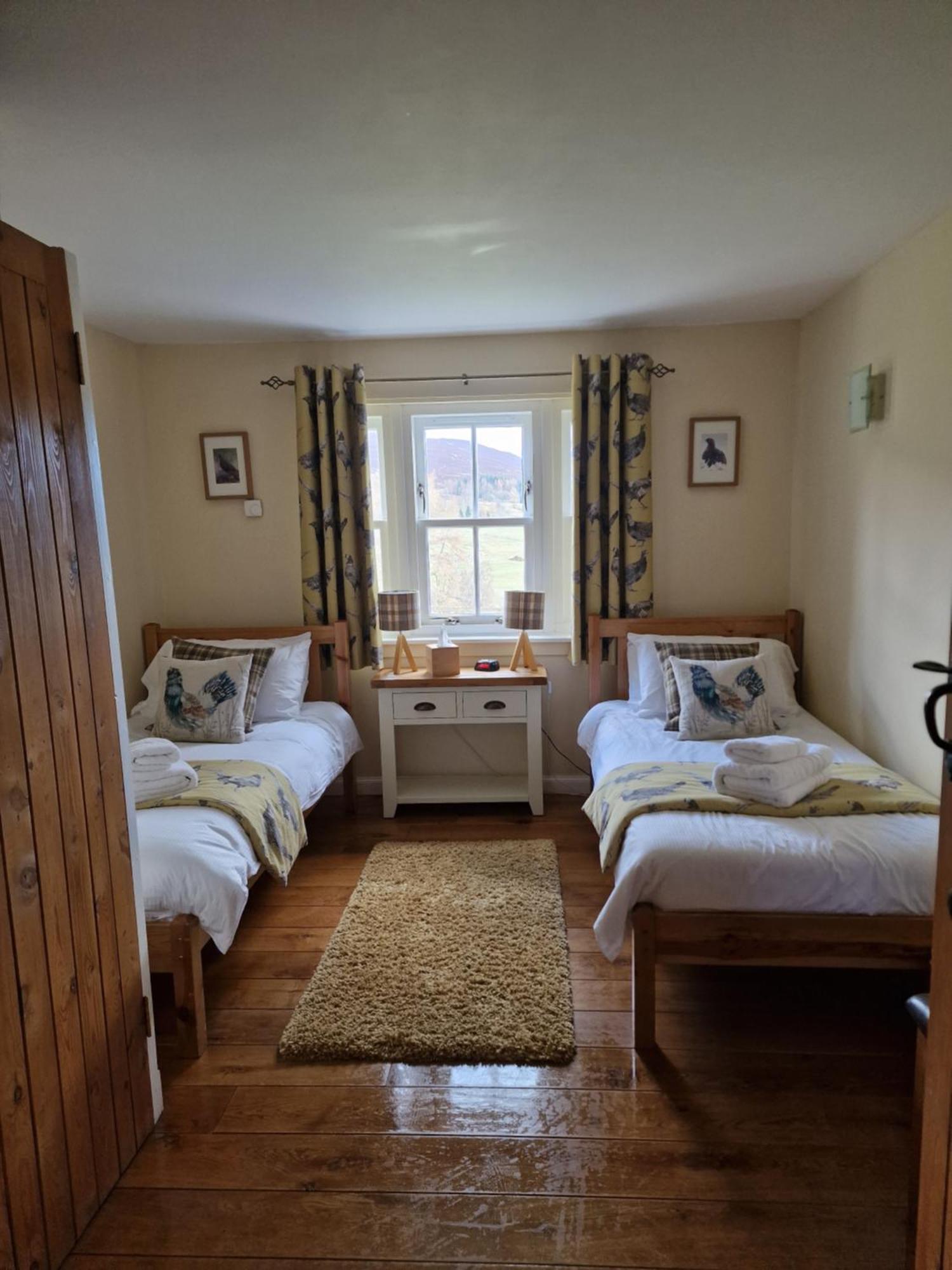 Dalnoid Cottages & Treehouses Nr Glenshee Екстер'єр фото