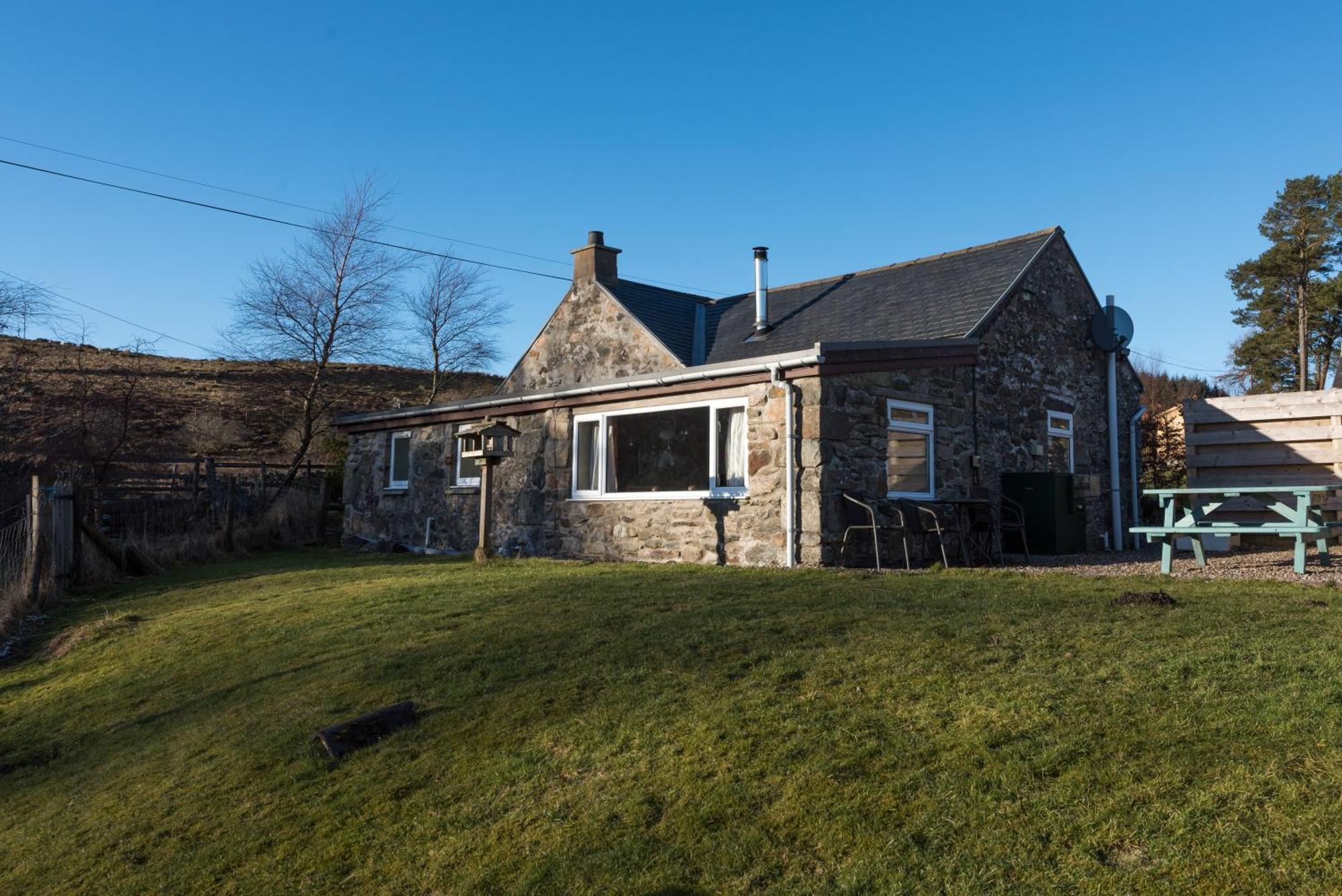 Dalnoid Cottages & Treehouses Nr Glenshee Екстер'єр фото