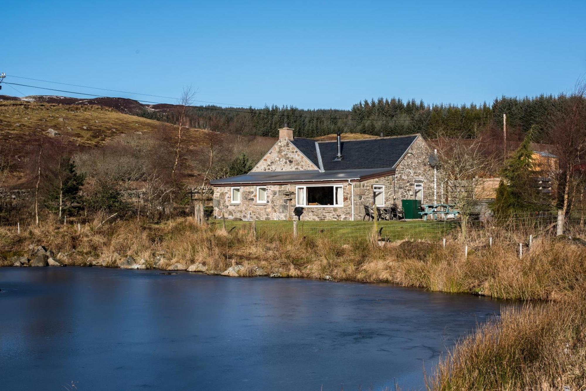 Dalnoid Cottages & Treehouses Nr Glenshee Екстер'єр фото